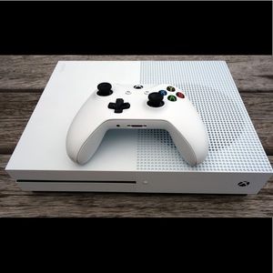 Xbox One S 1TB with Controller